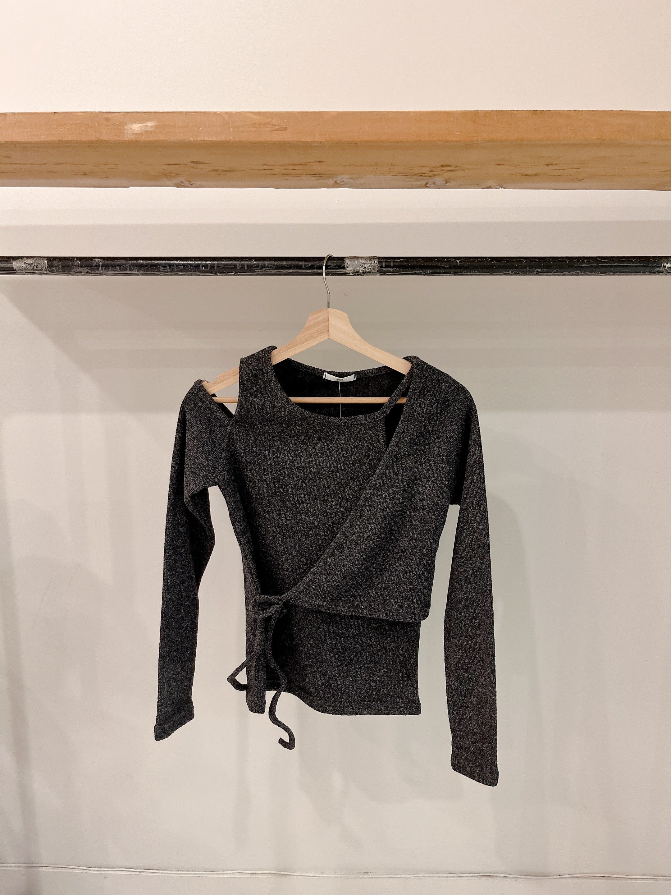 ANNA Cutout top - Image 11