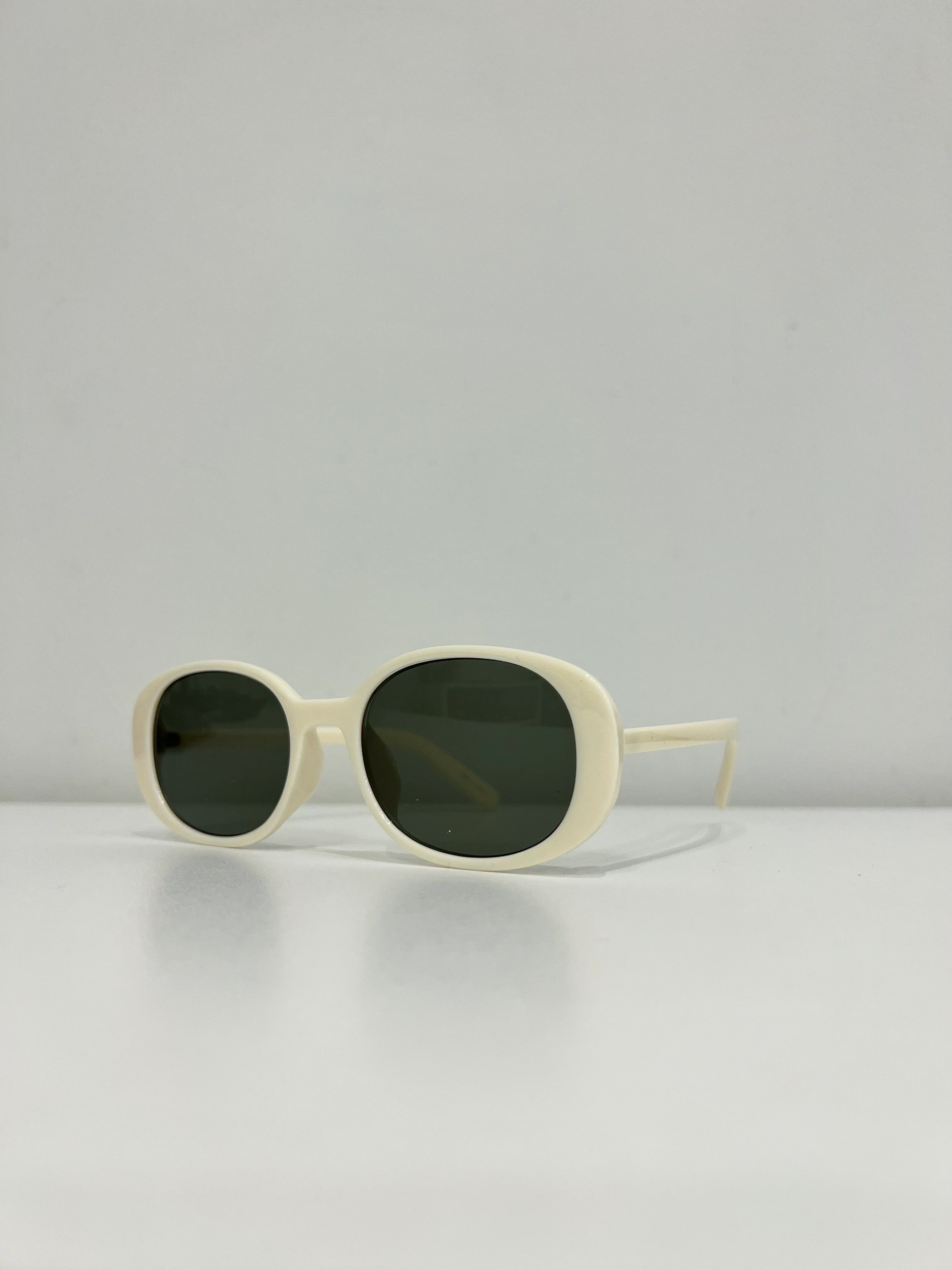BILLY Large oval sunnies - Image 10