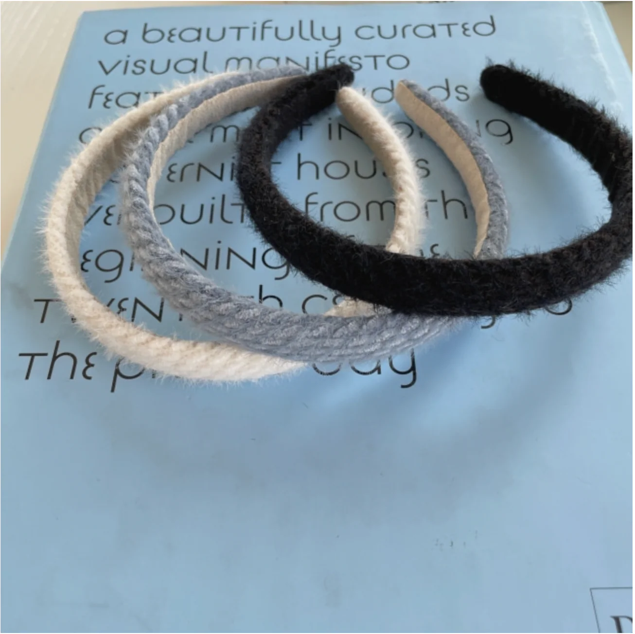ISABEL Thin fuzzy headband - Image 3