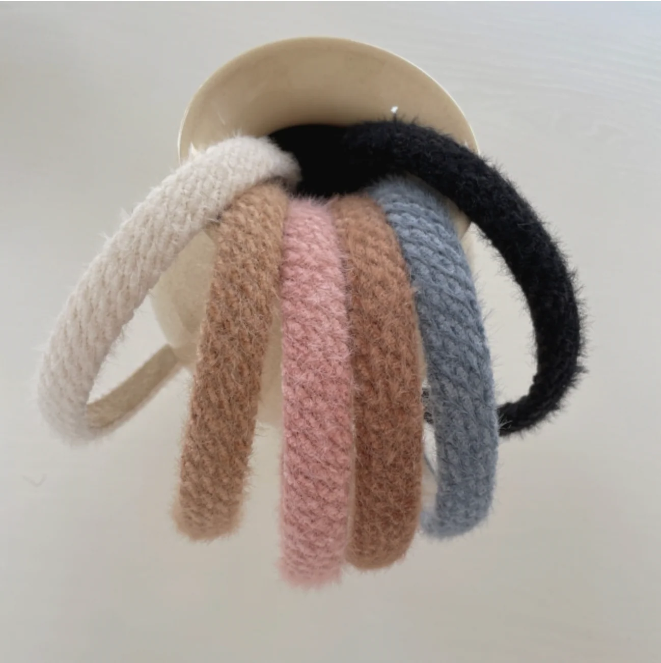 ISABEL Thin fuzzy headband - Image 5