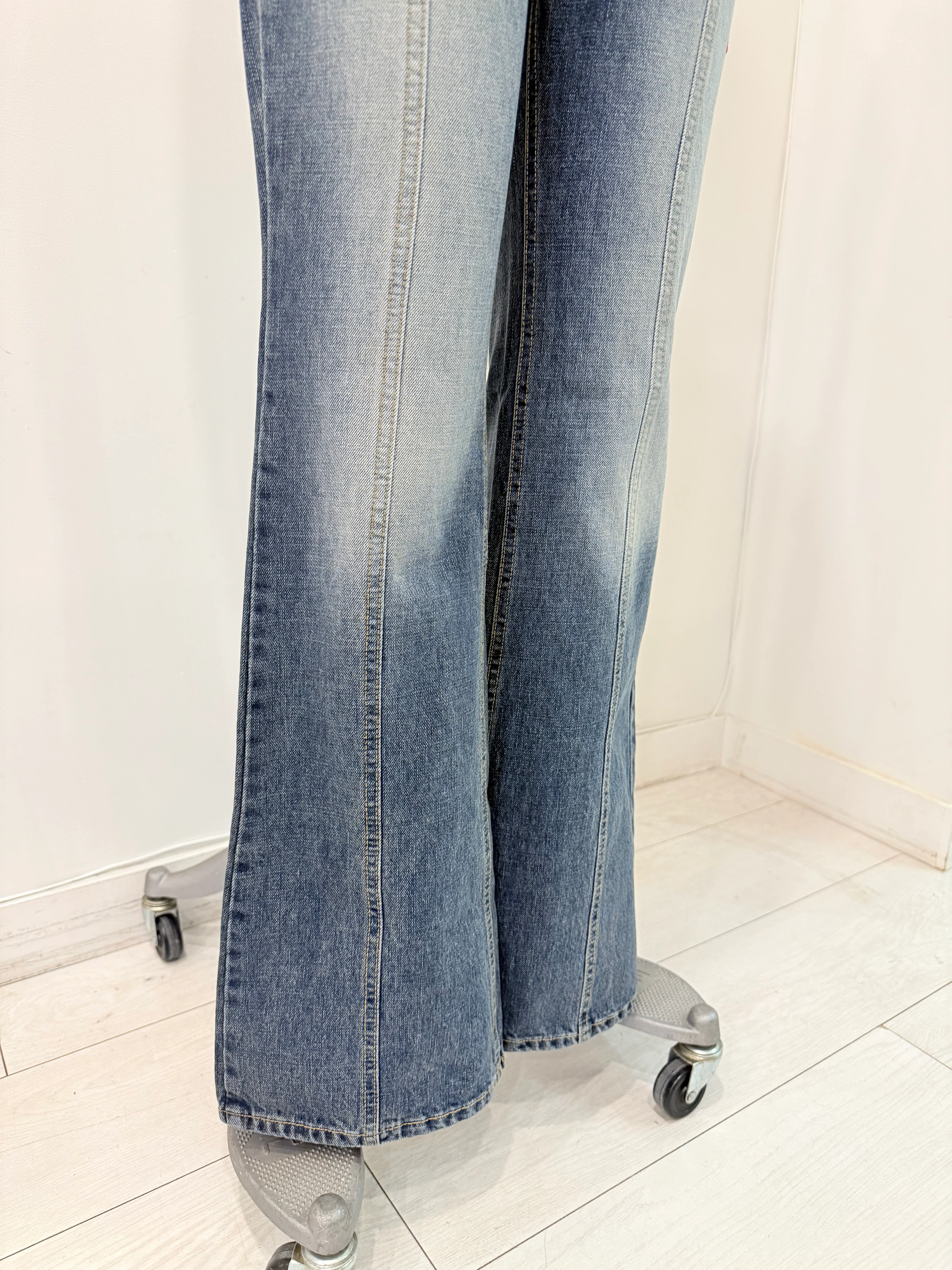 LARA Low-rise bootcut jeans - Image 7