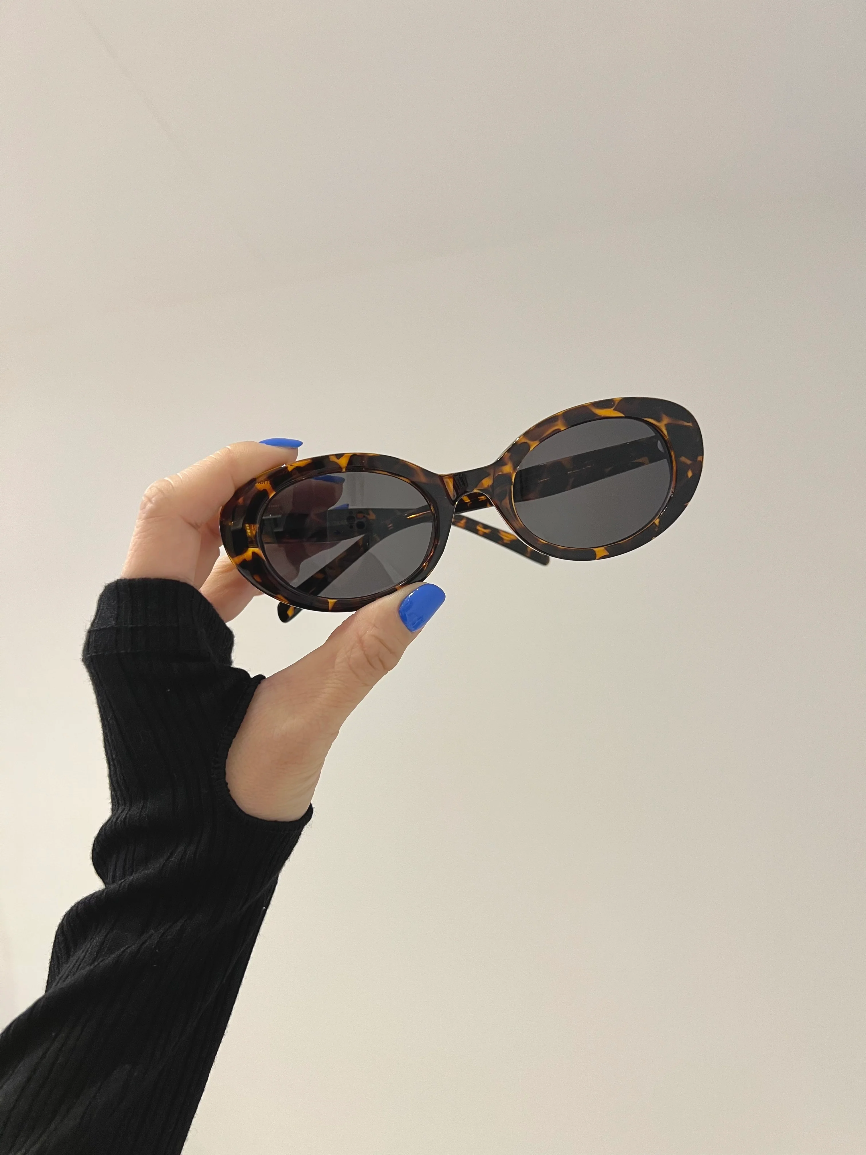 MIA Oval sunglasses - Image 3