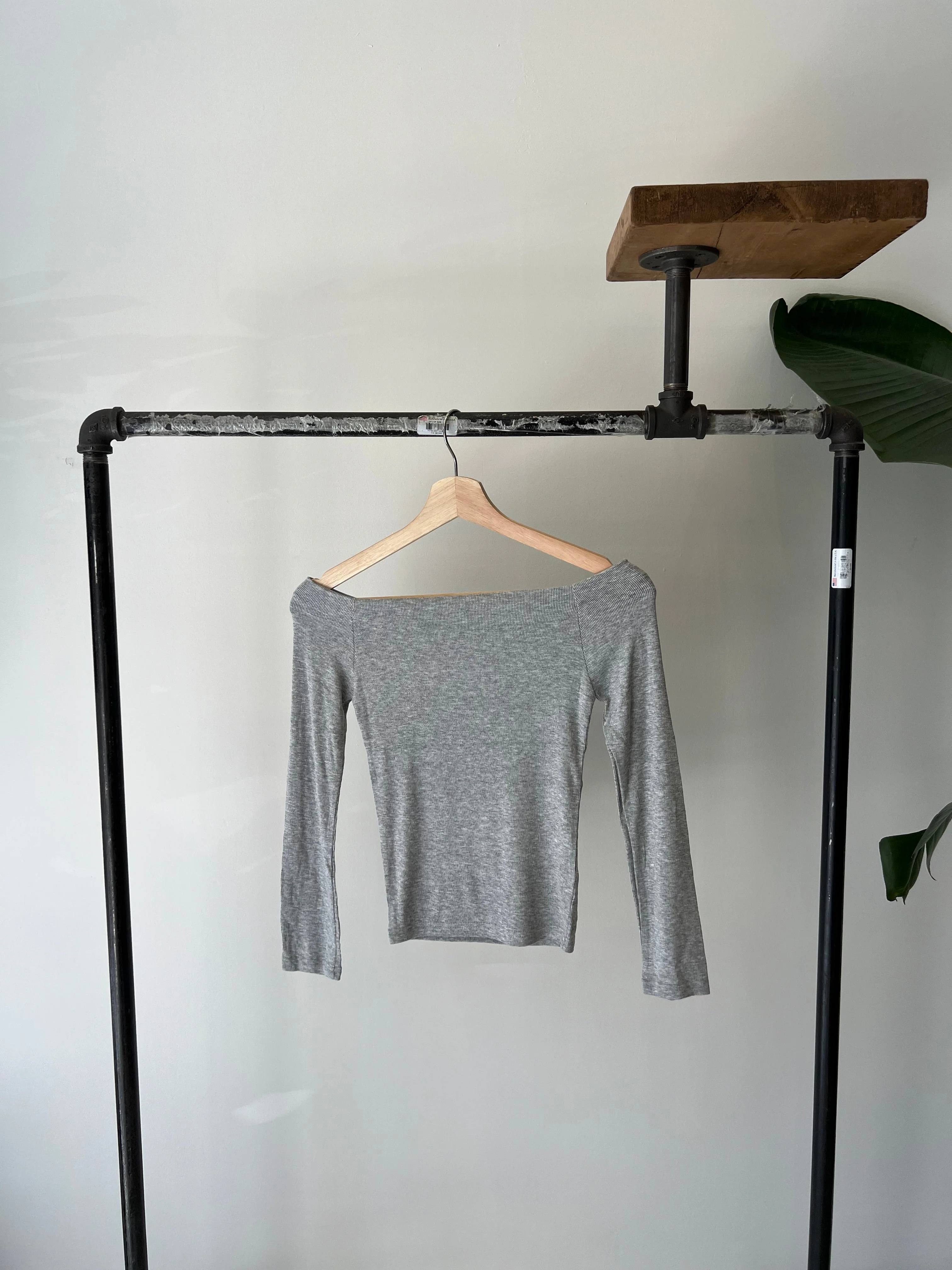OMNI Off shoulder top - Image 13