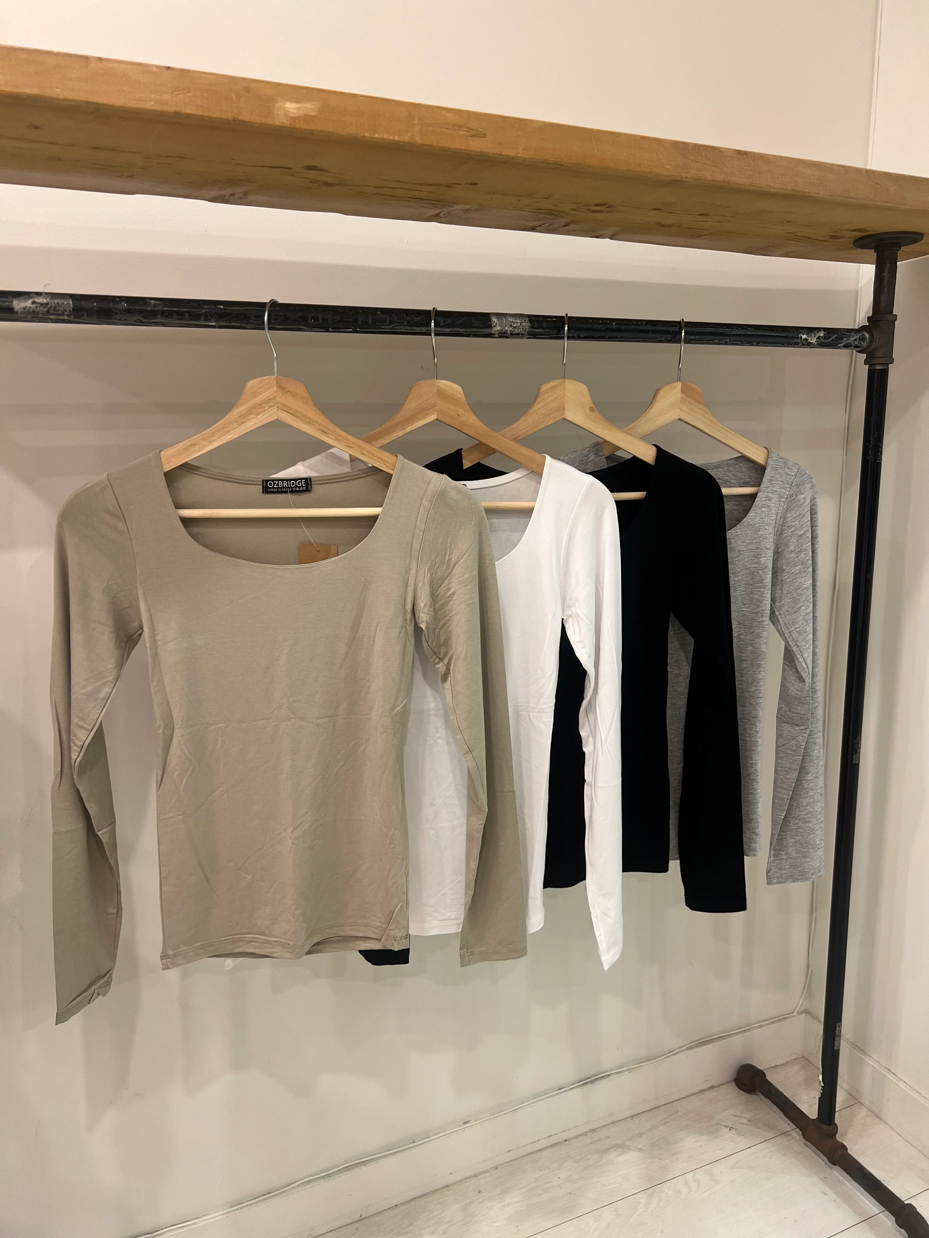 POINT Scooped neckline top - Image 2