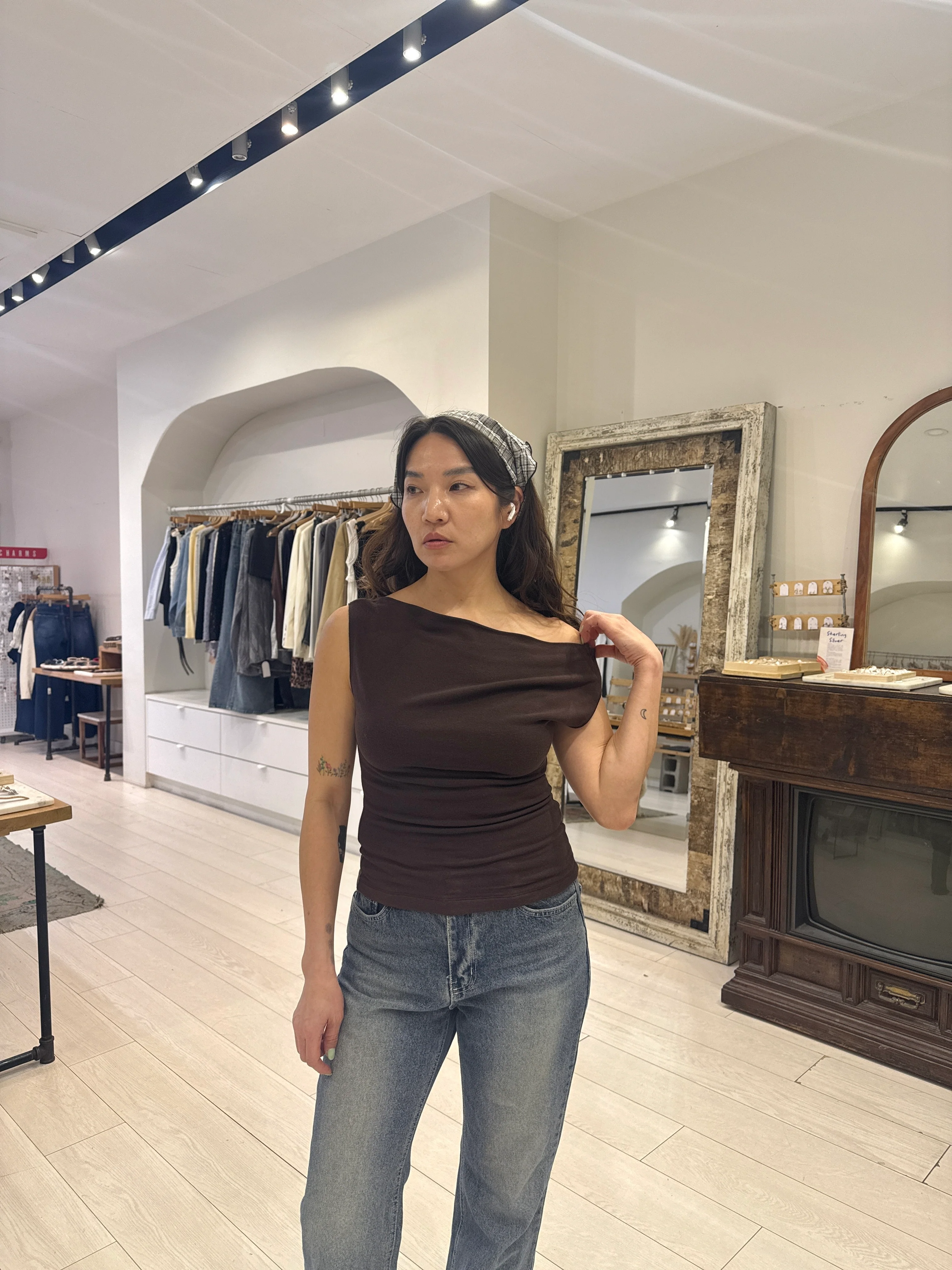 WELL Off shoulder top - Image 5