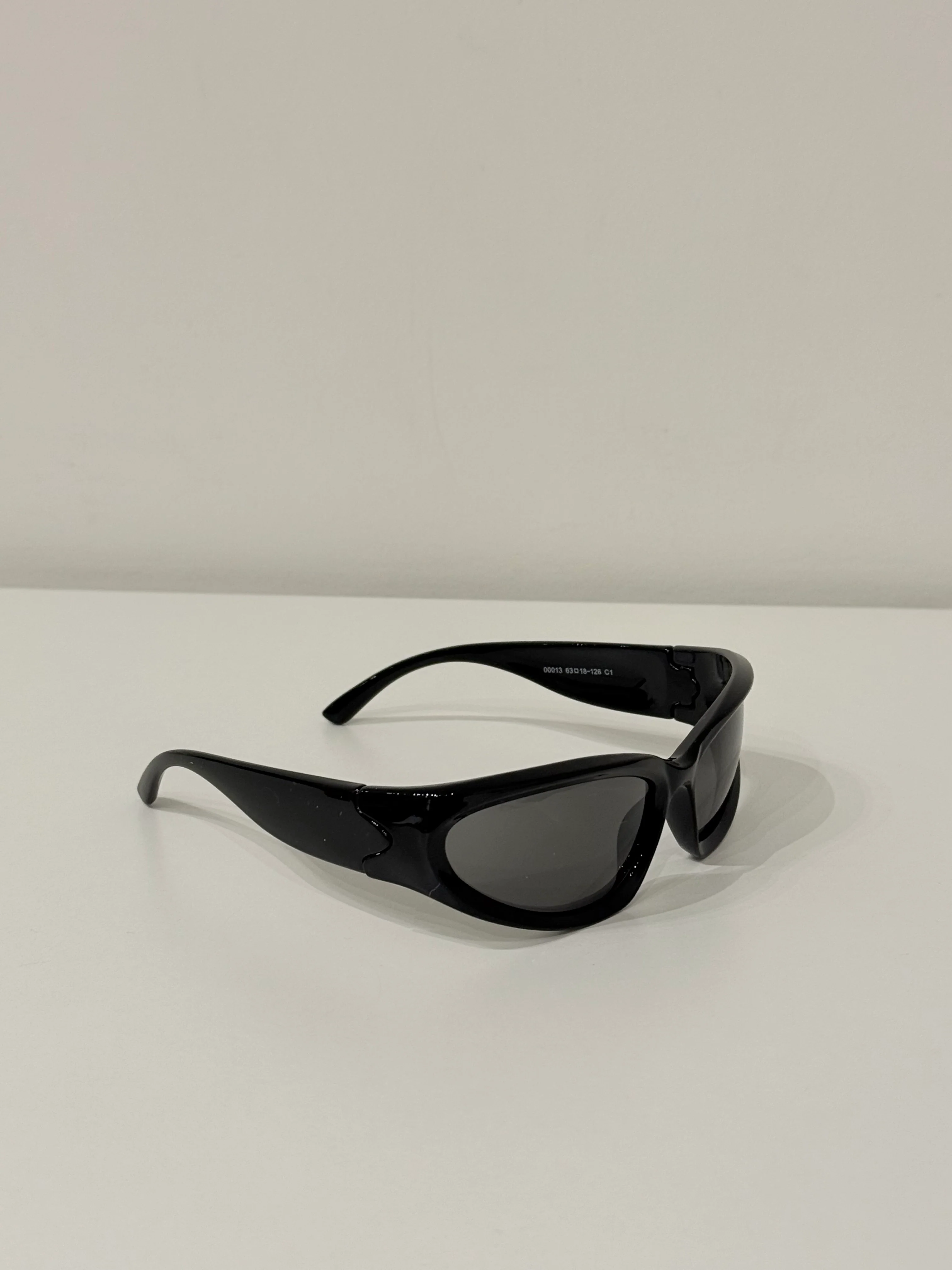 Y2K Oval racer sunnies - Image 11